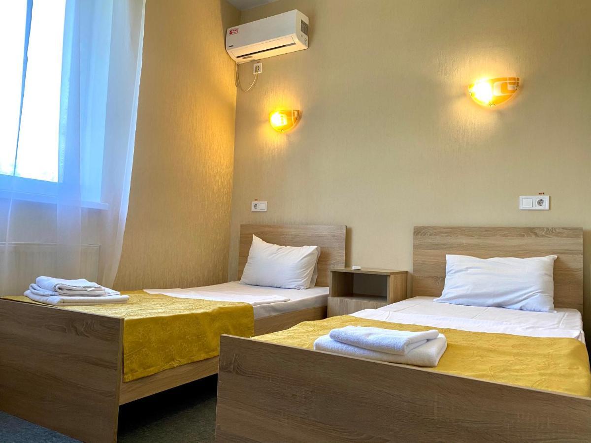Guest House Sotni Kyiv Exterior photo