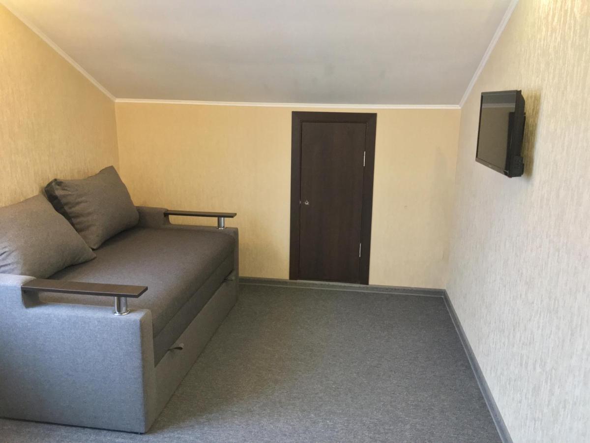 Guest House Sotni Kyiv Exterior photo
