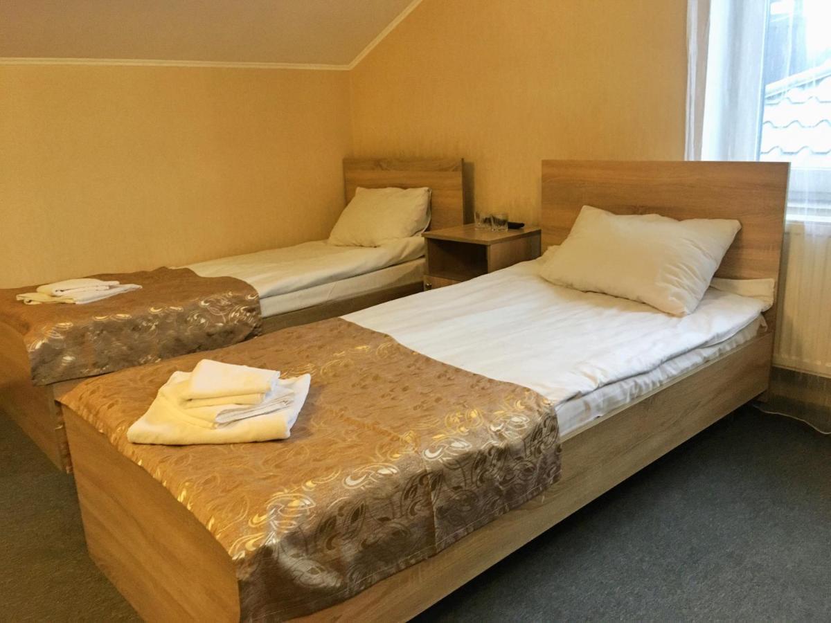 Guest House Sotni Kyiv Exterior photo