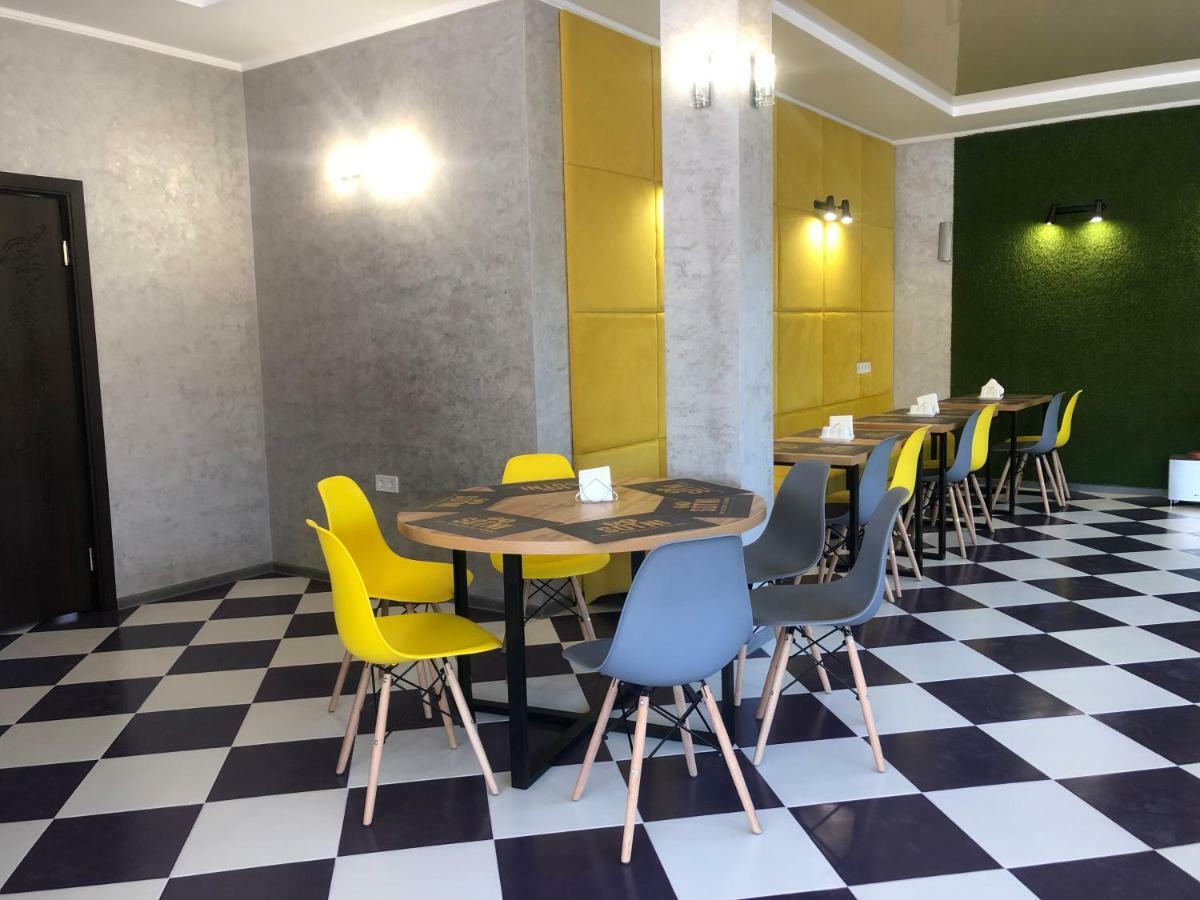 Guest House Sotni Kyiv Exterior photo